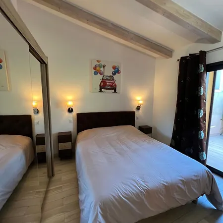 Holiday home Chaleureuse Au Coeur D'un Parc Tres Fleuris